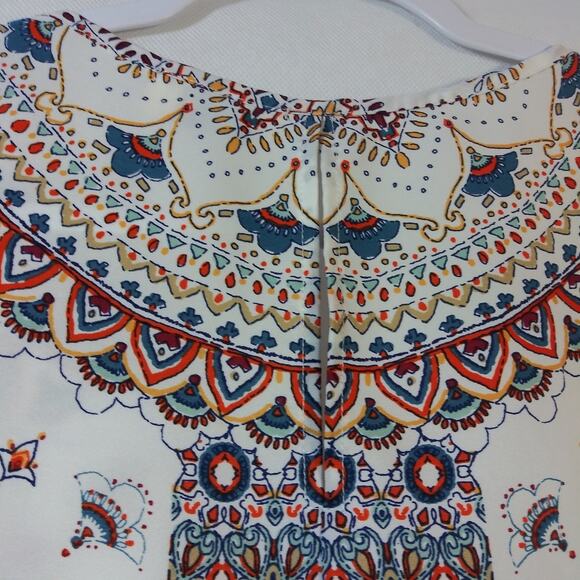 Verse Jory Split Neck White Mandala Patterned Sleeveless Top Blouse Size M - Picture 6 of 6